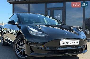 Седан Tesla Model 3 2020 в 