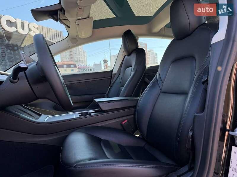 Седан Tesla Model 3 2020 в Киеве