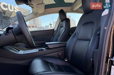 Седан Tesla Model 3 2020 в 