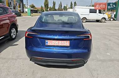 Седан Tesla Model 3 2024 в 