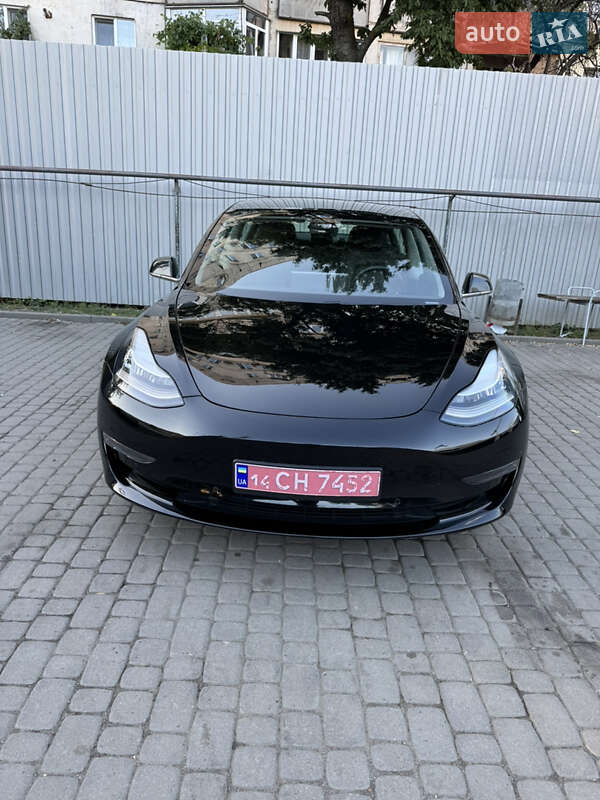 Седан Tesla Model 3 2020 в Ужгороде