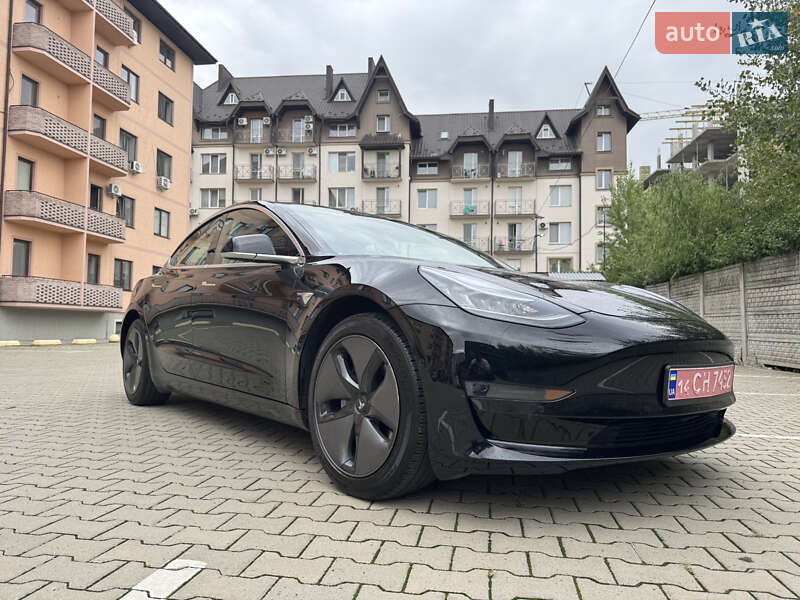 Седан Tesla Model 3 2020 в Ужгороде