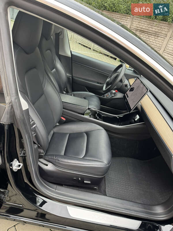 Седан Tesla Model 3 2020 в Ужгороде