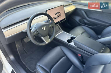 Седан Tesla Model 3 2022 в 