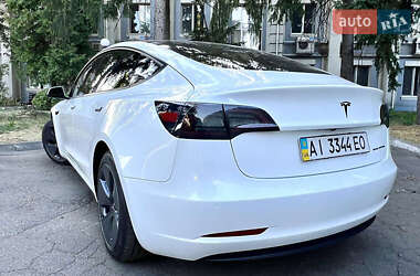 Седан Tesla Model 3 2021 в 