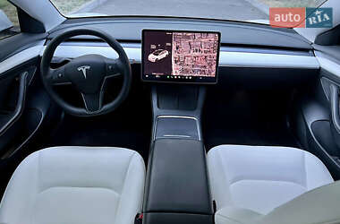 Седан Tesla Model 3 2021 в 