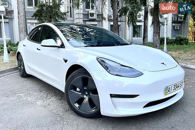 Седан Tesla Model 3 2021 в 