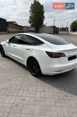 Седан Tesla Model 3 2021 в 