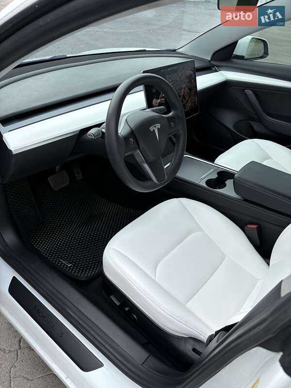 Седан Tesla Model 3 2021 в Львові