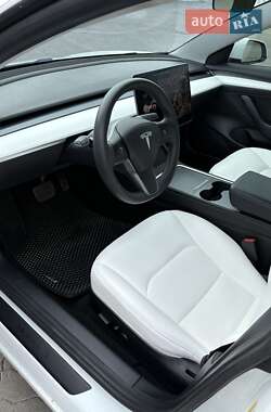 Седан Tesla Model 3 2021 в 