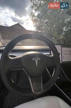 Седан Tesla Model 3 2020 в 