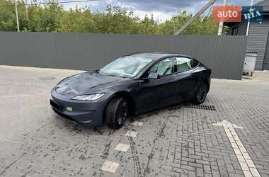 Седан Tesla Model 3 2024 в 