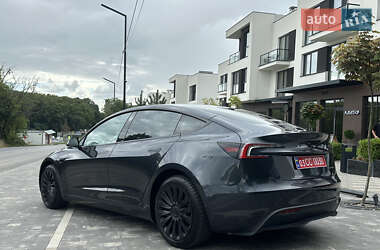 Седан Tesla Model 3 2024 в Ужгороде