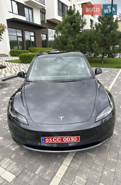 Седан Tesla Model 3 2024 в 