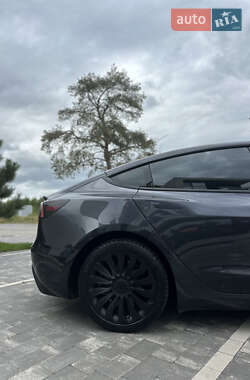 Седан Tesla Model 3 2024 в 