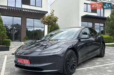 Седан Tesla Model 3 2024 в 