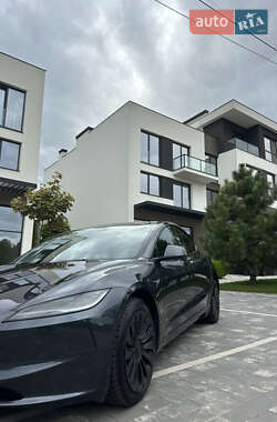 Седан Tesla Model 3 2024 в 