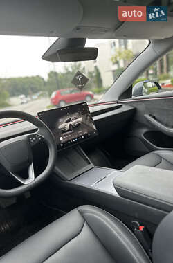 Седан Tesla Model 3 2024 в 