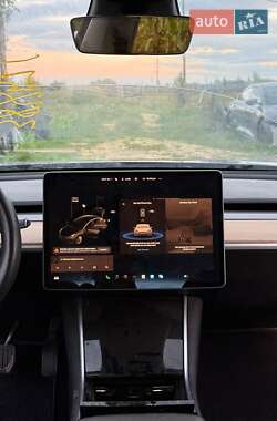 Седан Tesla Model 3 2019 в 