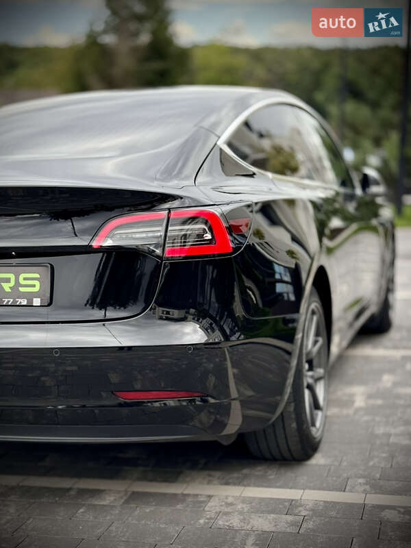 Седан Tesla Model 3 2019 в Ужгороде