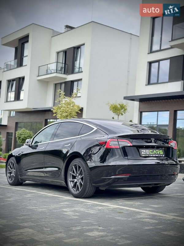Седан Tesla Model 3 2019 в Ужгороде