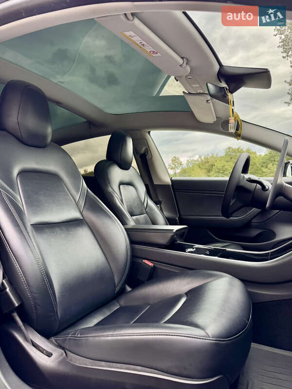 Седан Tesla Model 3 2019 в Ужгороде