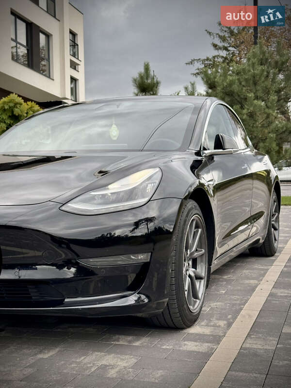 Седан Tesla Model 3 2019 в Ужгороде