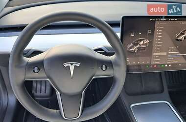 Седан Tesla Model 3 2023 в 