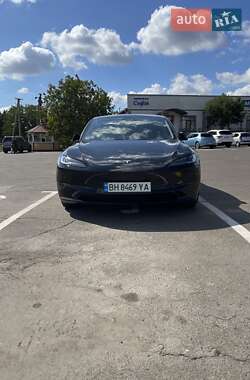 Седан Tesla Model 3 2024 в 