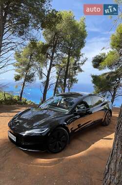 Седан Tesla Model 3 2024 в 