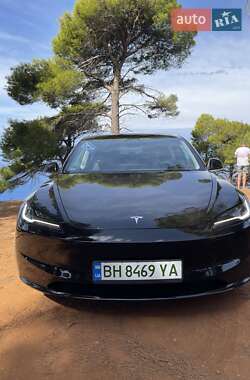 Седан Tesla Model 3 2024 в 