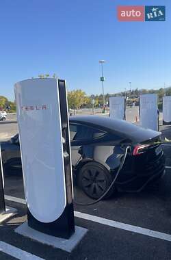 Седан Tesla Model 3 2024 в 
