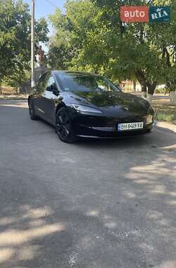Седан Tesla Model 3 2024 в 