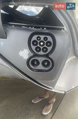 Седан Tesla Model 3 2024 в 