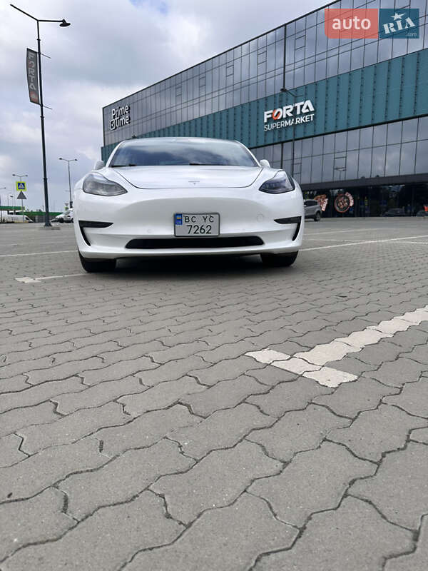 Седан Tesla Model 3 2020 в Львове
