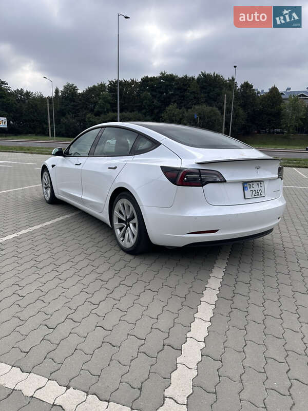 Седан Tesla Model 3 2020 в Львове