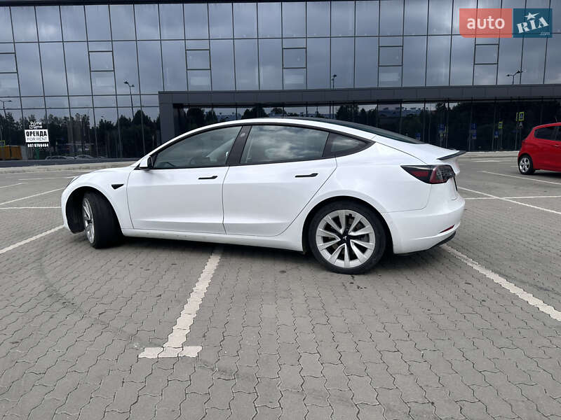 Седан Tesla Model 3 2020 в Львове