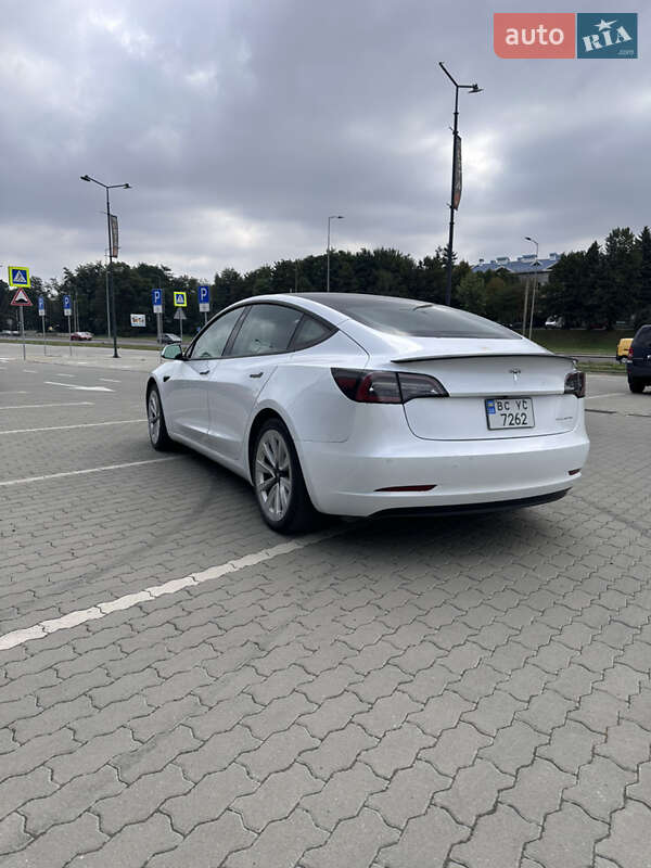 Седан Tesla Model 3 2020 в Львове