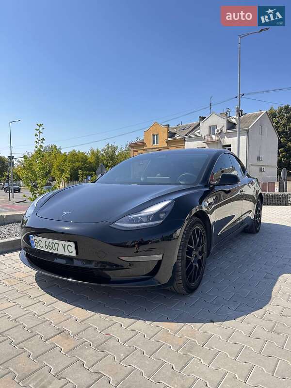 Седан Tesla Model 3 2021 в 