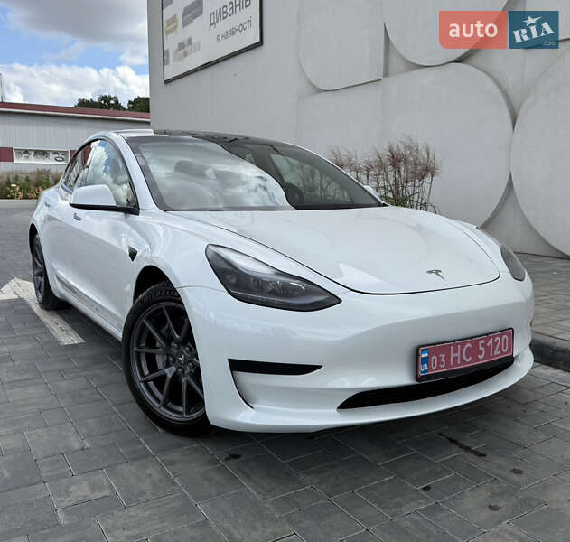 Tesla Model 3 2022