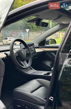 Седан Tesla Model 3 2021 в 