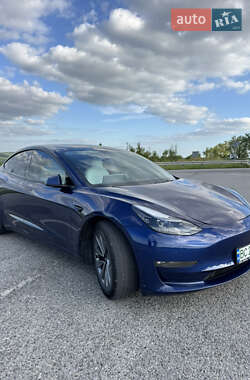 Седан Tesla Model 3 2022 в 
