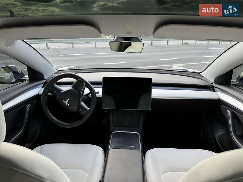 Седан Tesla Model 3 2022 в Львові