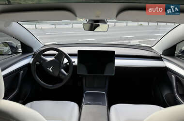 Седан Tesla Model 3 2022 в 