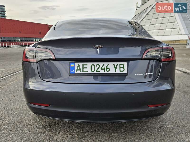 Седан Tesla Model 3 2022 в Дніпрі