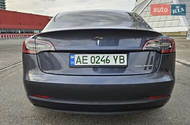 Седан Tesla Model 3 2022 в 