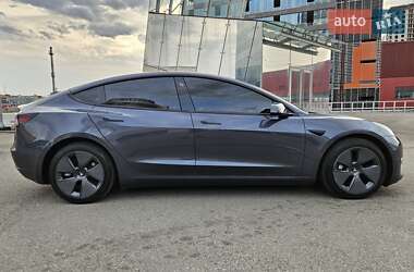 Седан Tesla Model 3 2022 в 