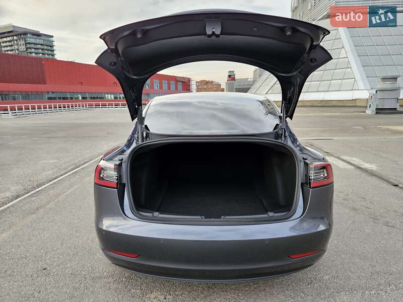 Седан Tesla Model 3 2022 в Дніпрі