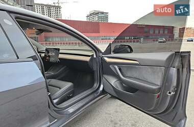 Седан Tesla Model 3 2022 в 