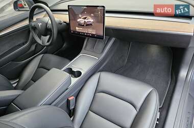 Седан Tesla Model 3 2022 в 